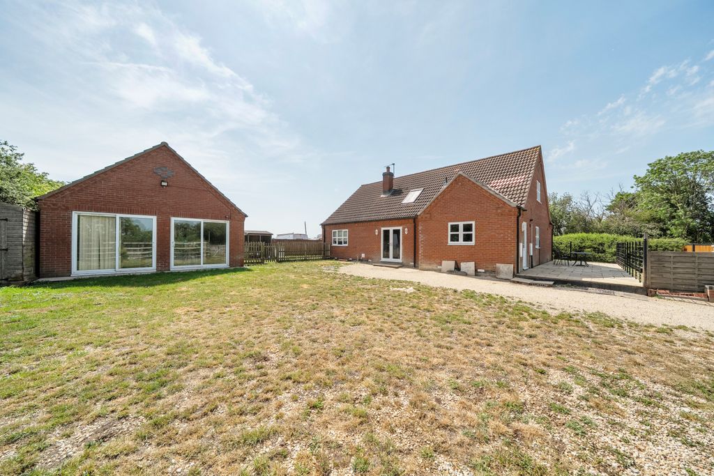 Property photo 2 of 24