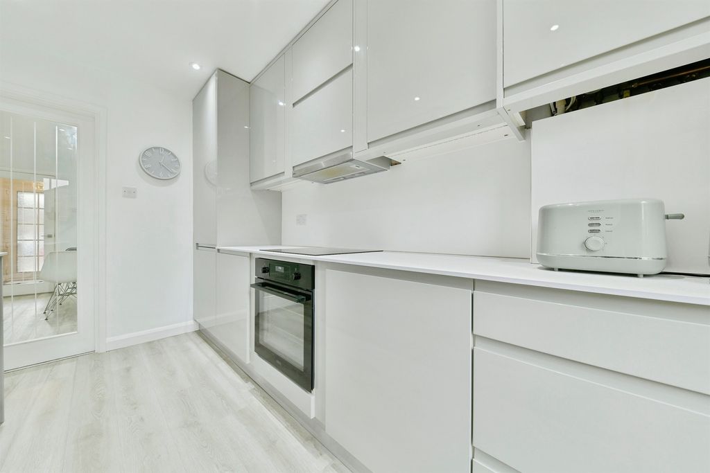 Additional image 10 of 4 bed terraced house for saleGlovers Close, Hertford SG13