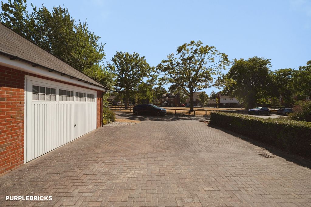 Property photo 3 of 32 Driveway