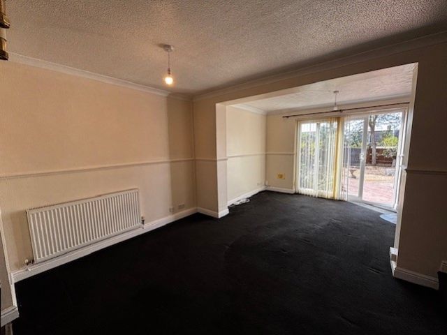 Property photo 2 of 10 27 Mayfield Lounge 1