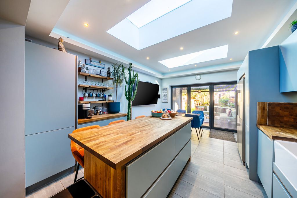 Property photo 1 of 20 1537714-6-6Ad9d90...