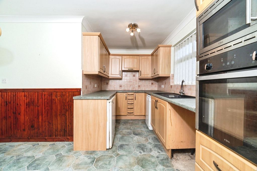 Property photo 3 of 22 Kitchen