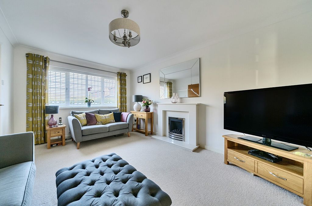 Property photo 2 of 25 -68Da55E560F39-l-1358967-7-68d9760F173F5