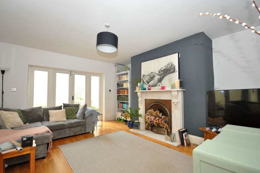 Property photo 2 of 12
