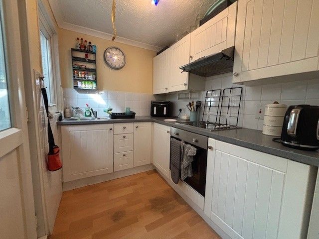 Property photo 2 of 7 Kitchen