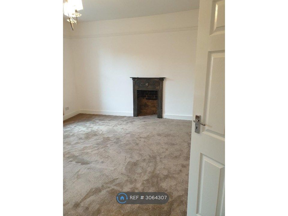 Property photo 1 of 9 Living Room