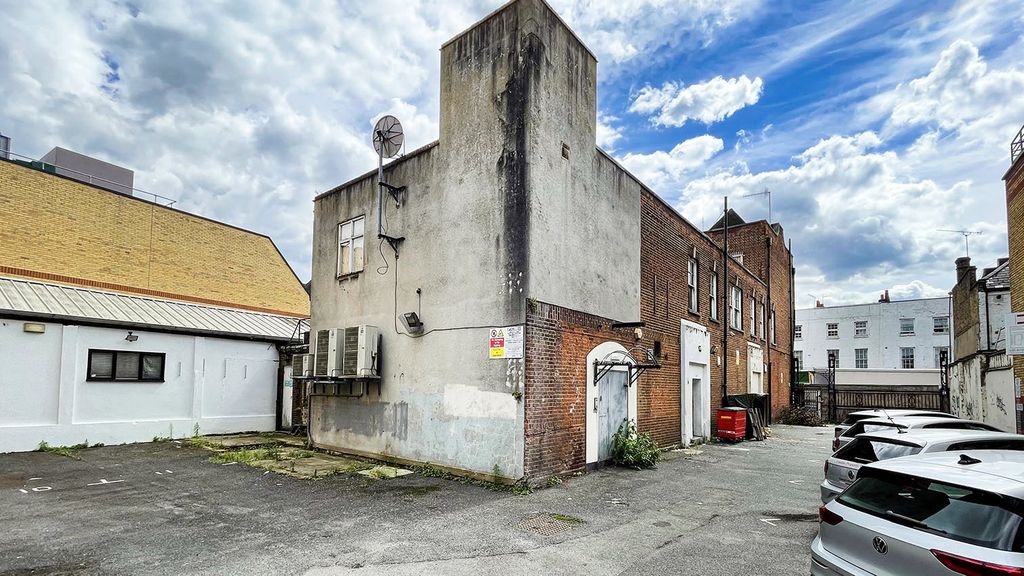Property photo 3 of 6 134 King St Hammersmith W6 For Sale E4.Jpg