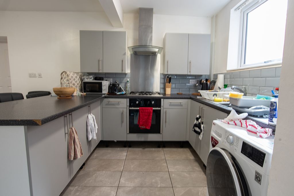 Property photo 2 of 37