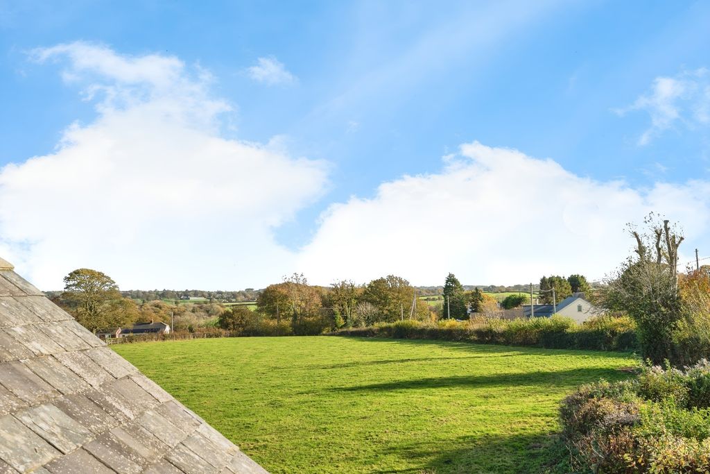 Property photo 3 of 17 Photo