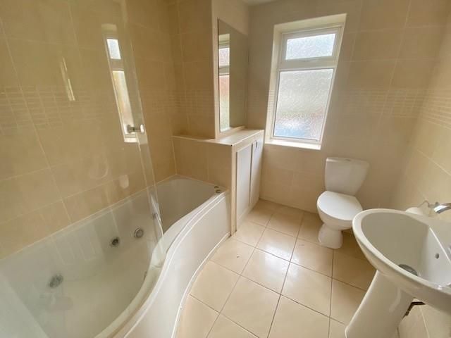 Property photo 2 of 8 Connaught Flat 2.Jpg