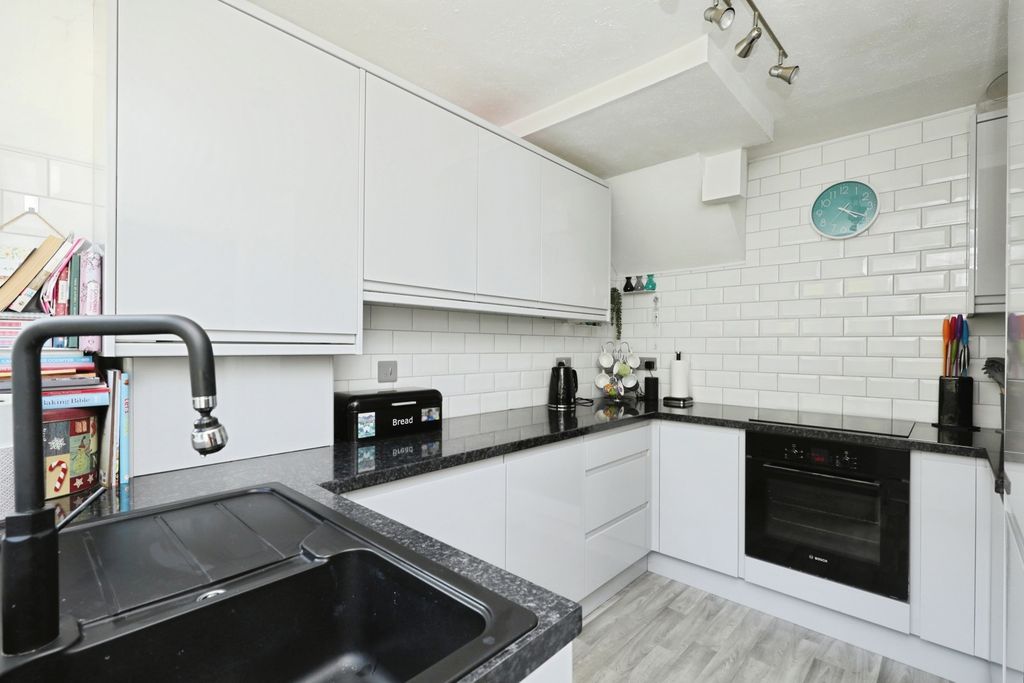 Property photo 2 of 17 Photo