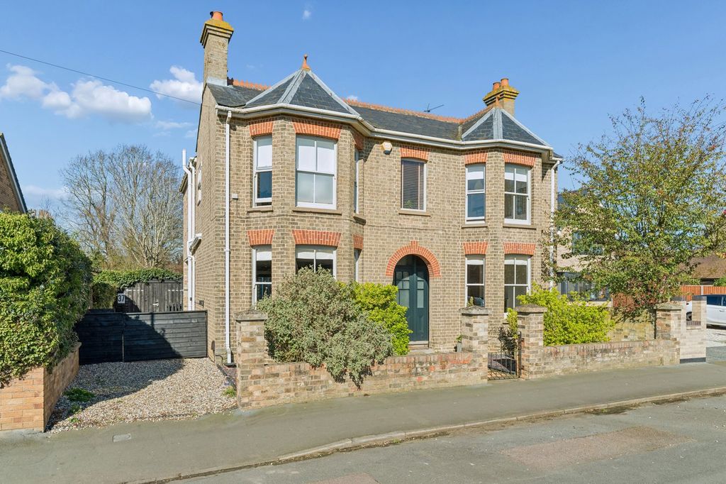 Property photo 1 of 25