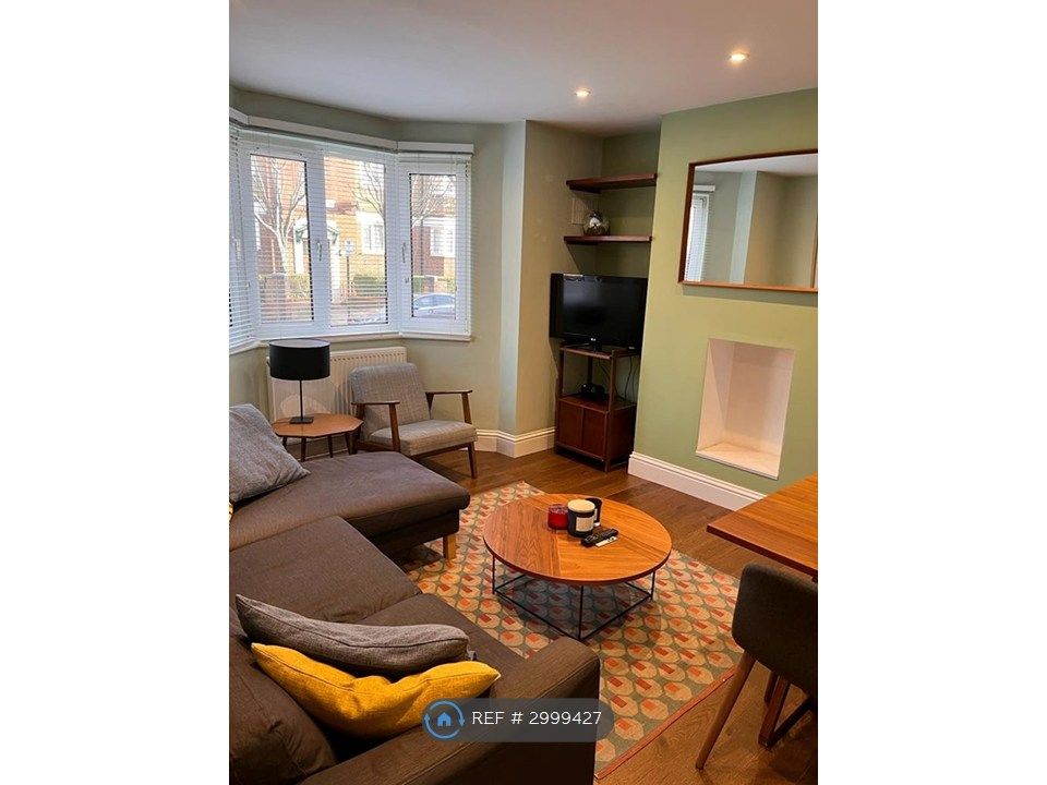Property photo 1 of 11 Sitting Room