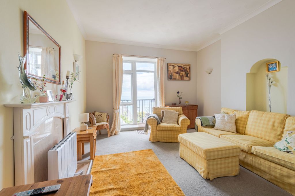 2 bed flat for saleCastle Hill, Lynton EX35 photo 5