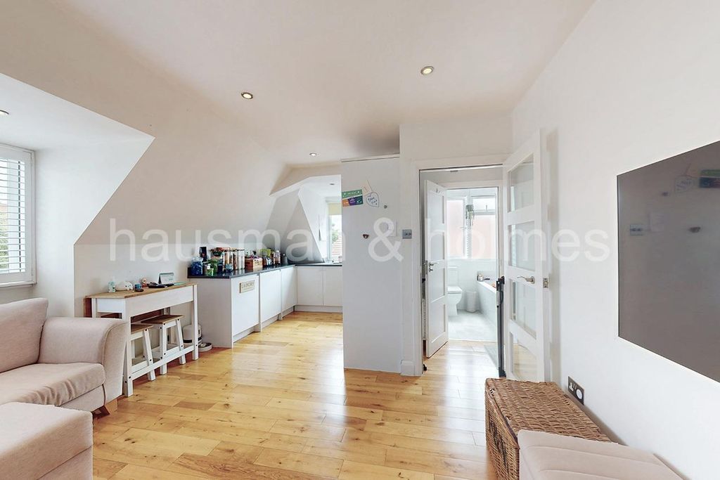 Property photo 3 of 10 W03.Jpg