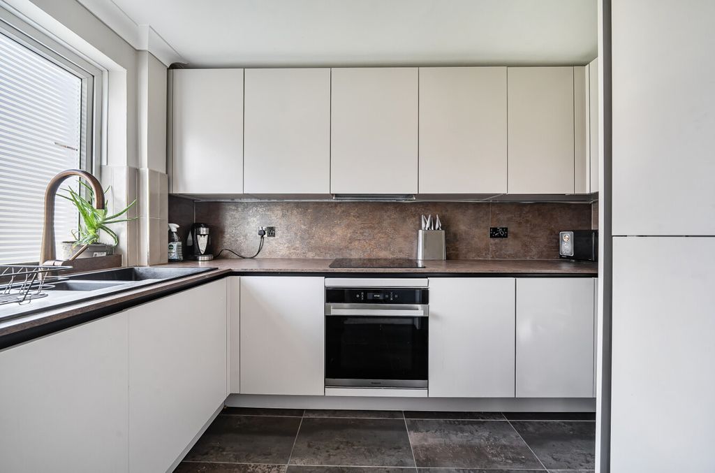 Property photo 3 of 20 1423036-16-69B17E...