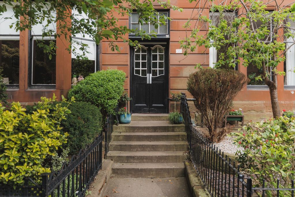 Property photo 1 of 30