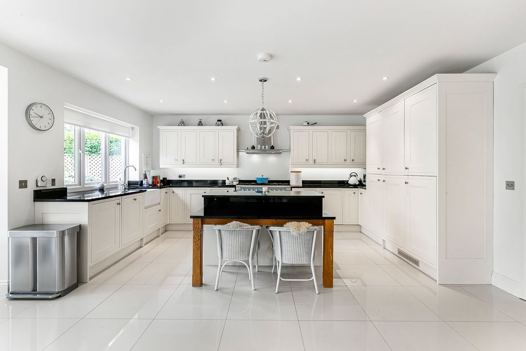 Additional image 8 of 5 bed detached house for saleGeorges Wood Road, Brookmans Park, Hatfield AL9