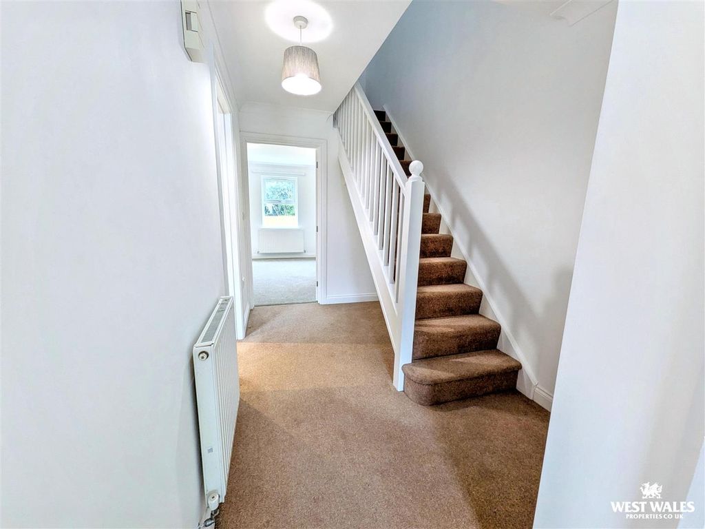 Property photo 2 of 21 14544.Jpg