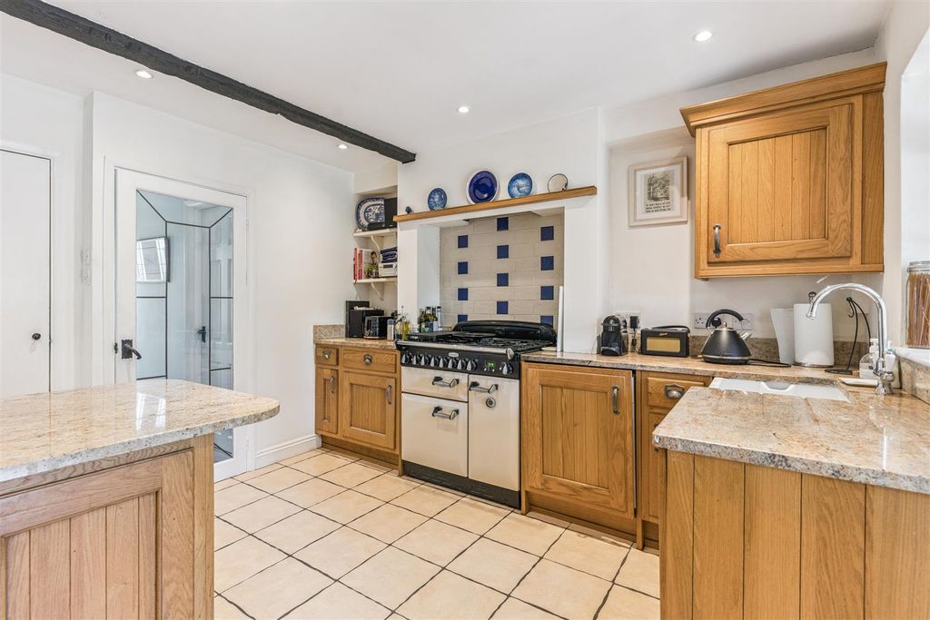 Property photo 3 of 33 Kitchen/Breakfast Room