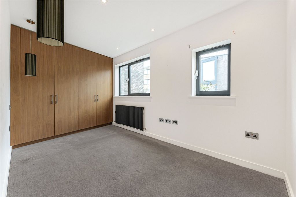 Property photo 3 of 25 Bedroom