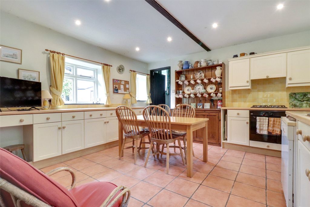 Property photo 2 of 31 Picture No. 10