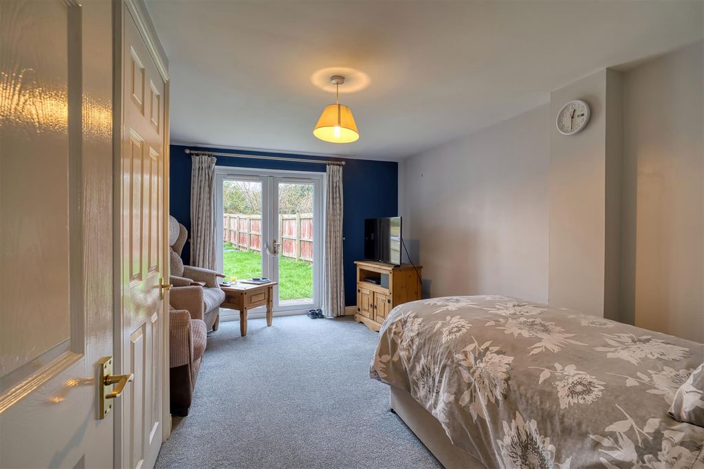 Property photo 3 of 9 Sitting Room