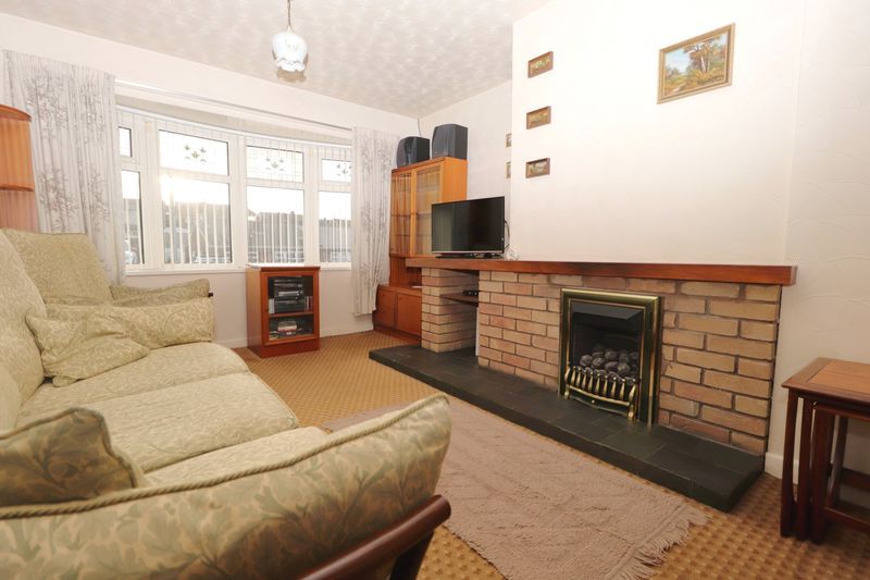 Property photo 3 of 24 Lounge