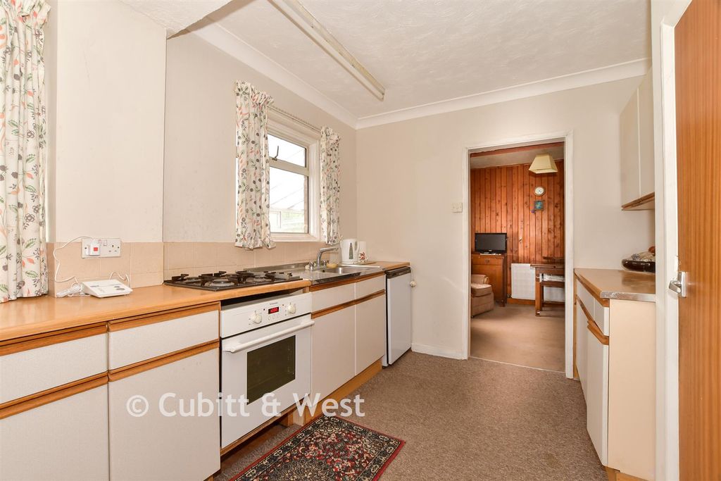 Property photo 2 of 18 Kitchen