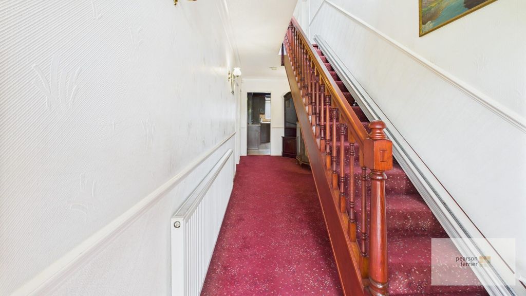 Property photo 2 of 13 Entrance Hall