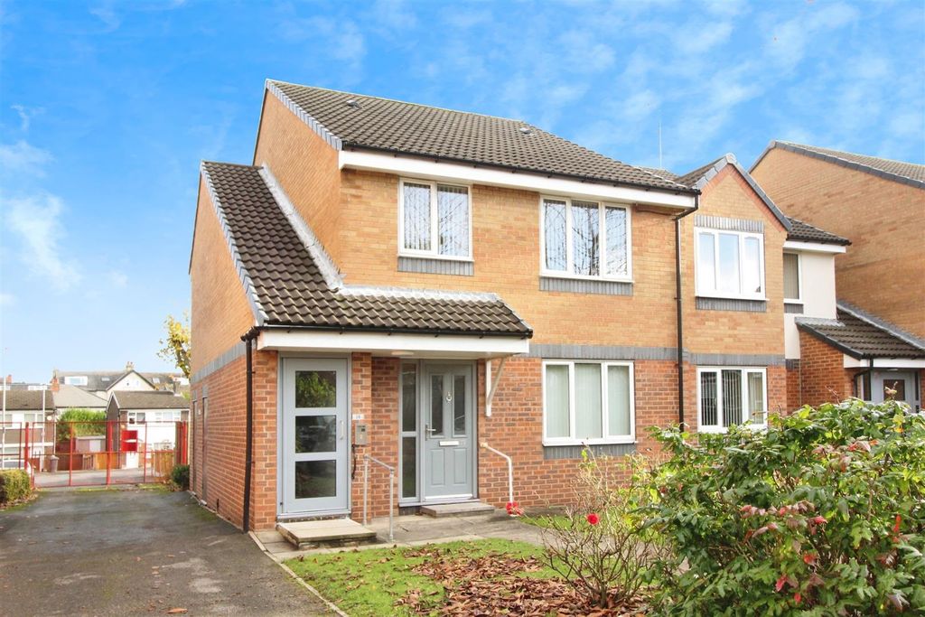 Property photo 1 of 8 Exterior