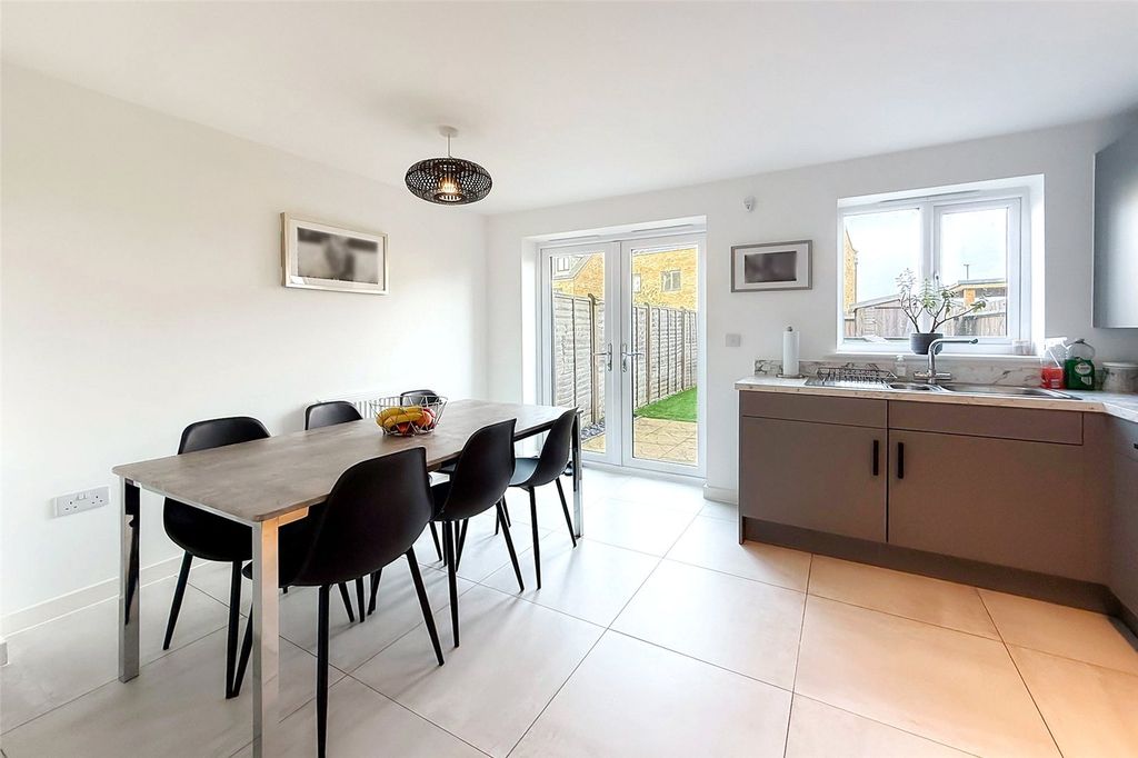 Property photo 3 of 16 Picture No. 11