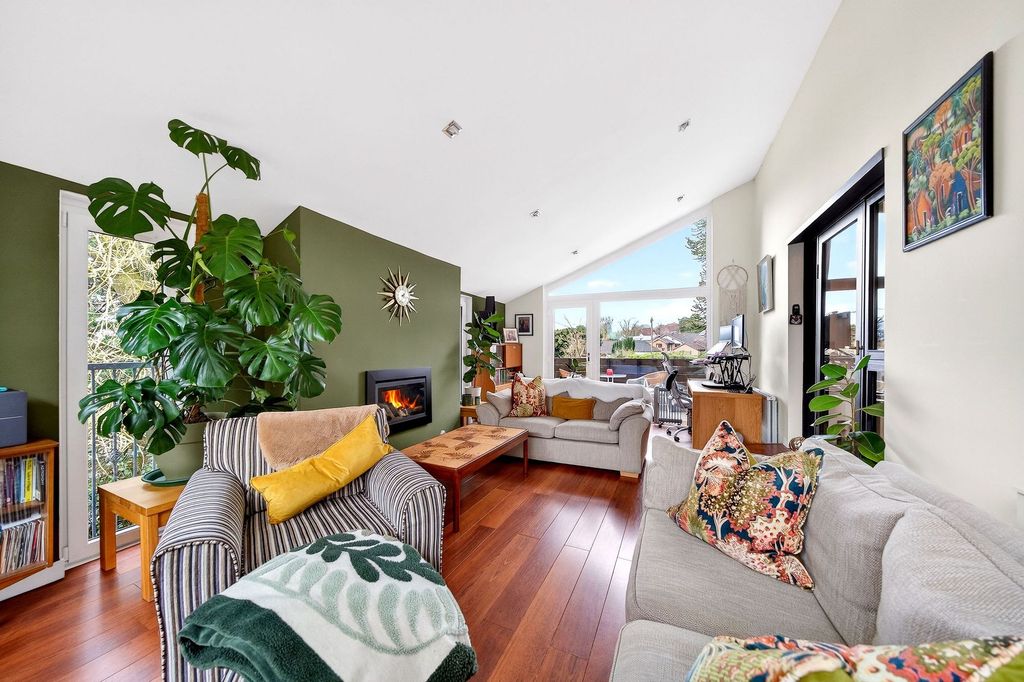 Property photo 2 of 27 Upper Level Lounge