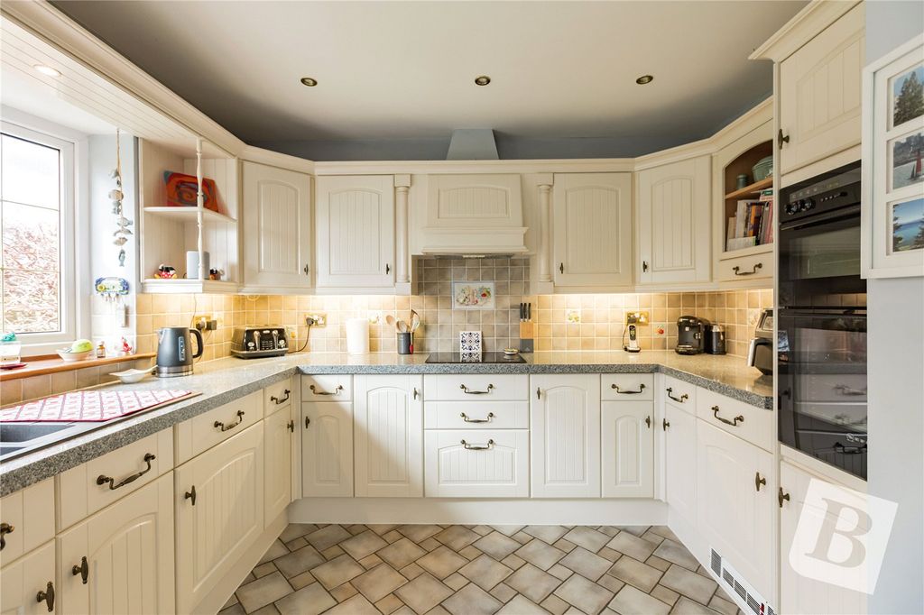 Property photo 3 of 24 Kitchen