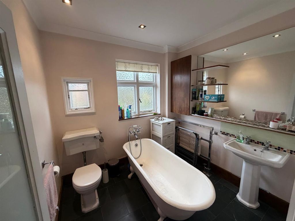 Property photo 2 of 6 Wellington Rd Enfield Lll.Jpeg