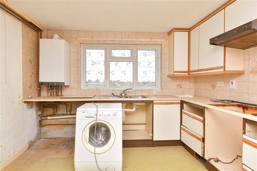 Property photo 3 of 12 Kitchen
