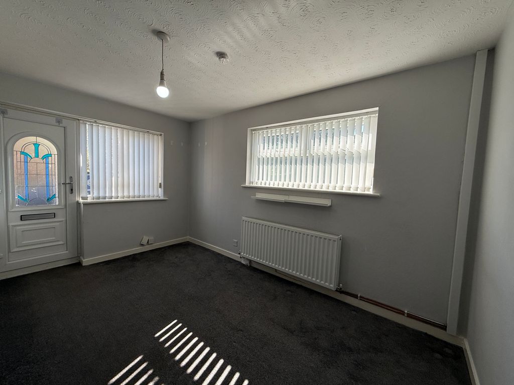 Property photo 1 of 7 Living Room