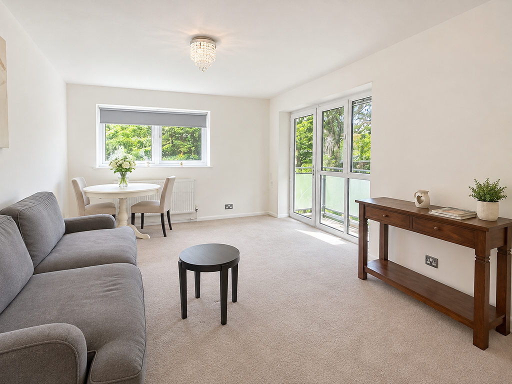 Property photo 2 of 13 Clarendon Court