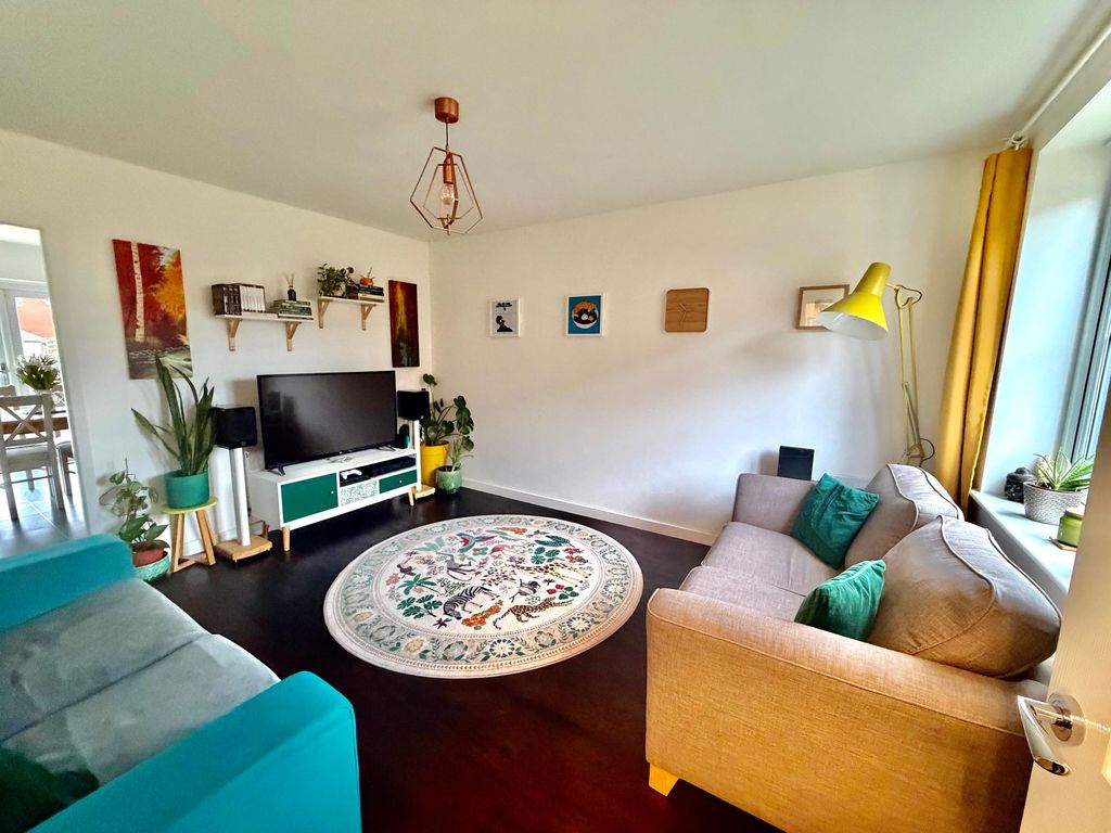 Property photo 2 of 16 Lounge