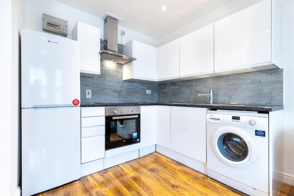 Property photo 3 of 5 Kitchen (1 Of 1).Jpg