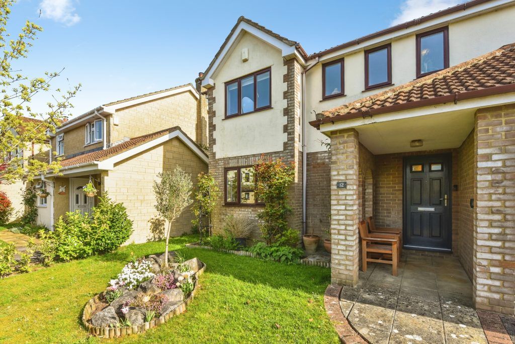 Property photo 2 of 28