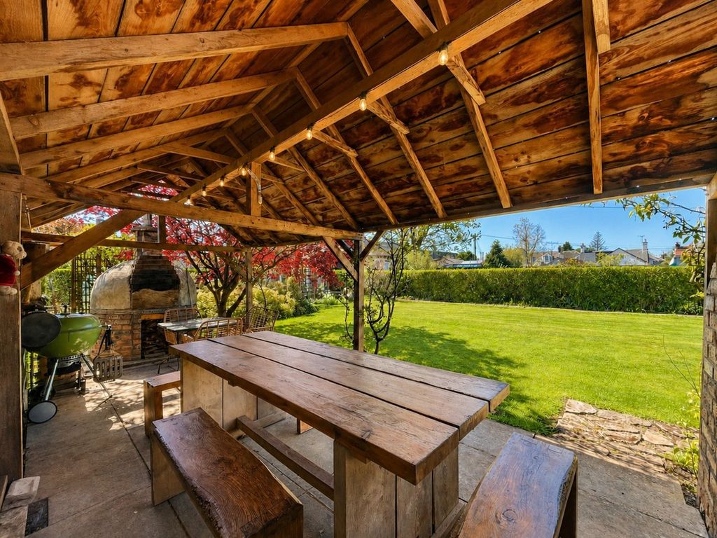 Property photo 2 of 45