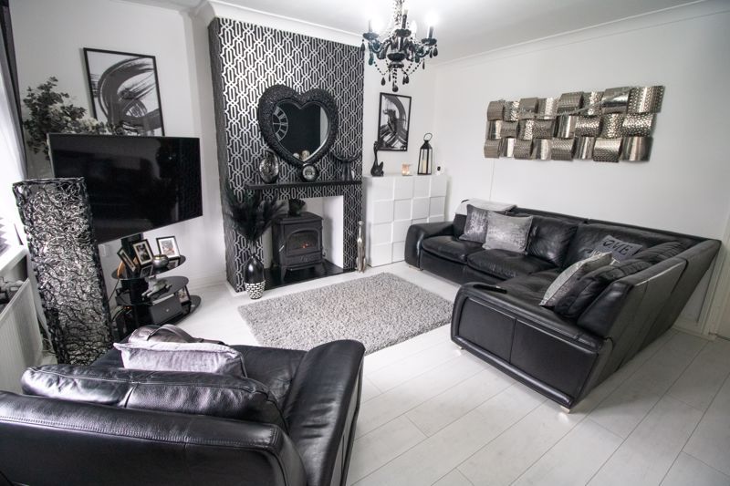 Property photo 3 of 19 Lounge