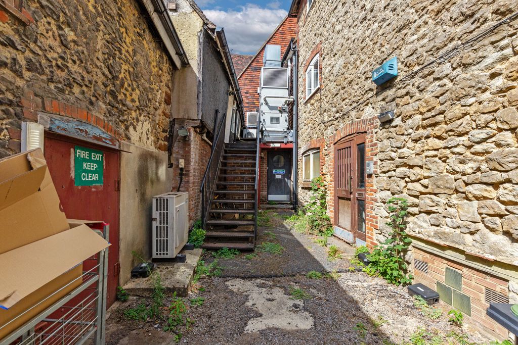 Property photo 3 of 25 65 High Street, West Malling, Me19 6Na