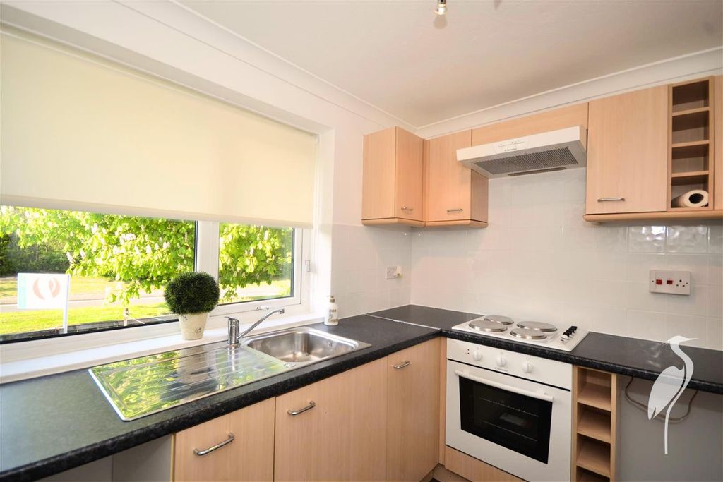 Property photo 3 of 7 Kitchen