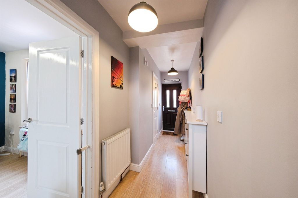 Property photo 3 of 21