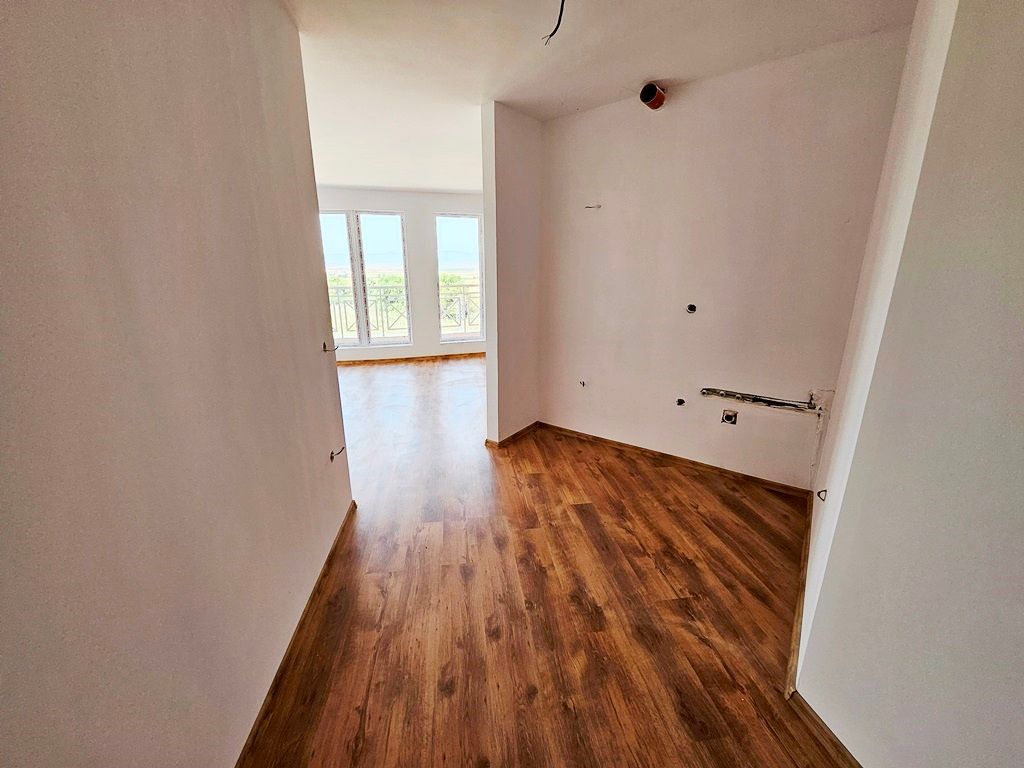 Property photo 2 of 32