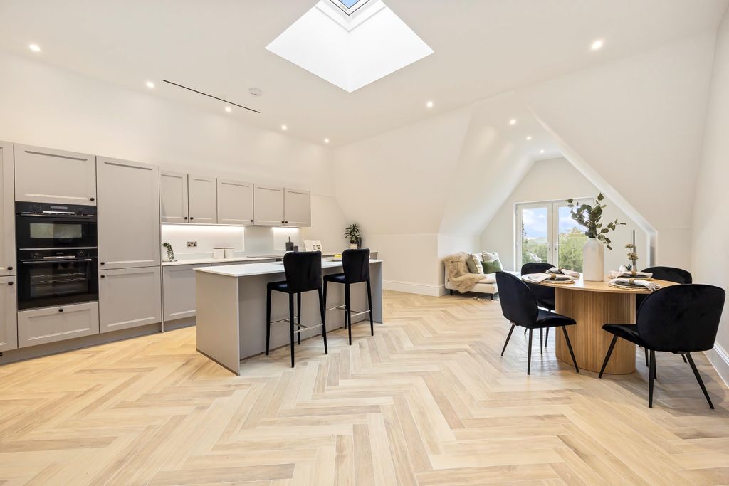 Property photo 3 of 18 Image