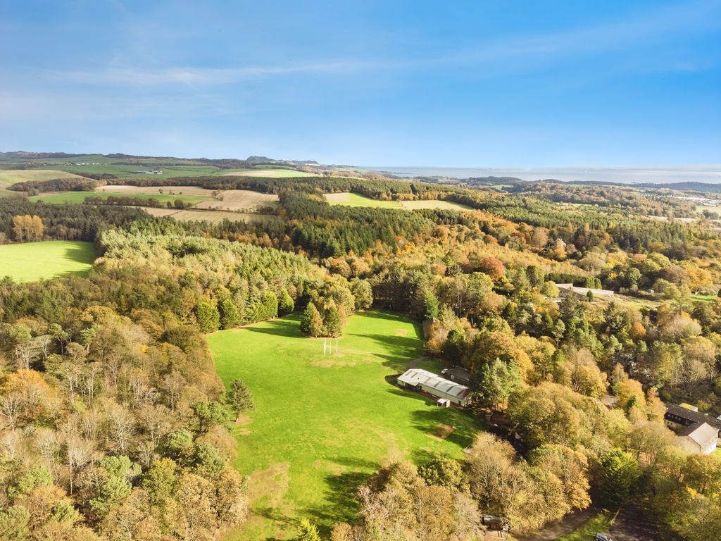 Property photo 3 of 14 6d42F4E8-41 20Fordell 20Gardens 2006