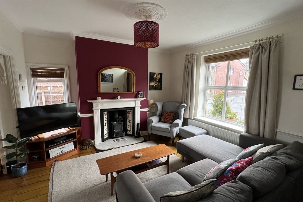 Property photo 2 of 10 Lounge